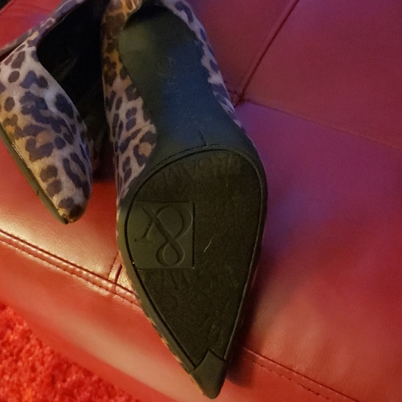 Shoes - Picture 2 of 6